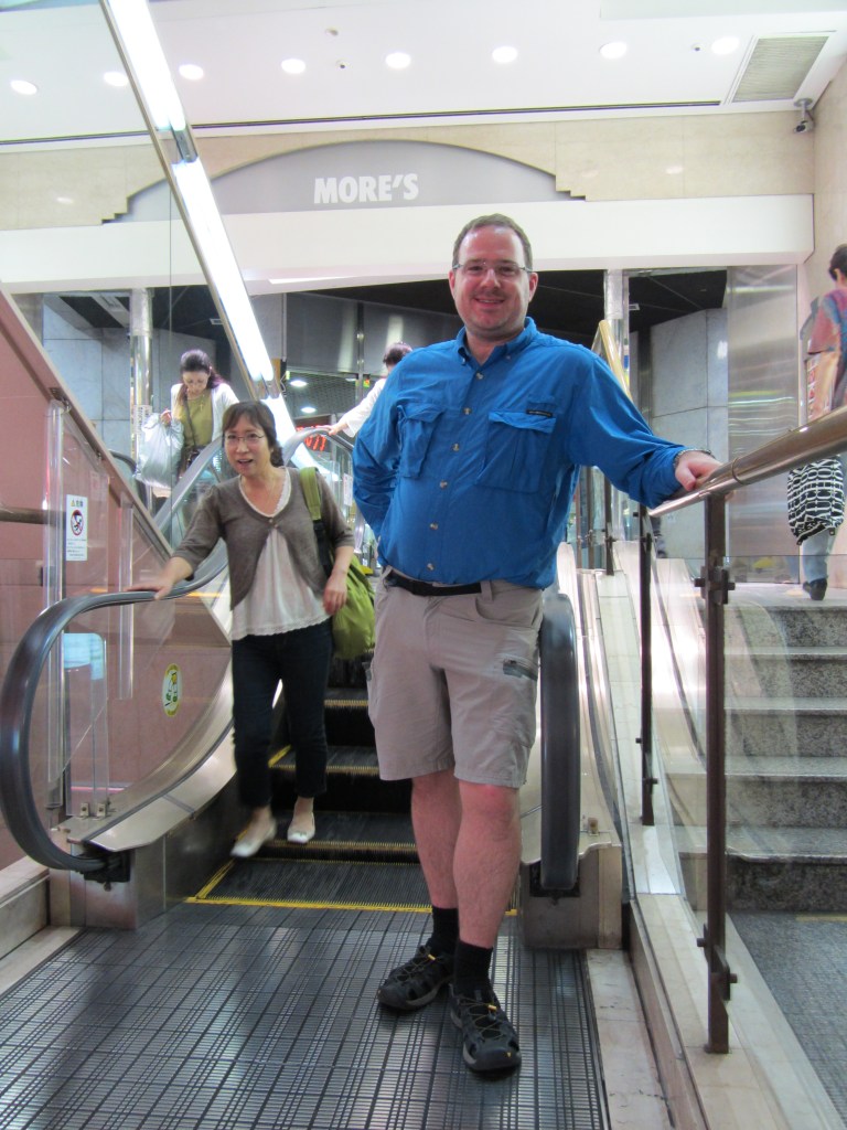 World's Shortest Escalator - More's Department Store - Kawasaki Japan